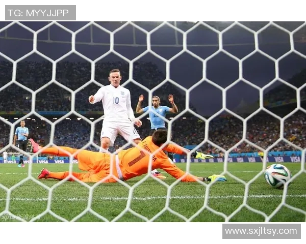 足球明星鲁尼在草地上光脚奔跑的精彩瞬间照片展示