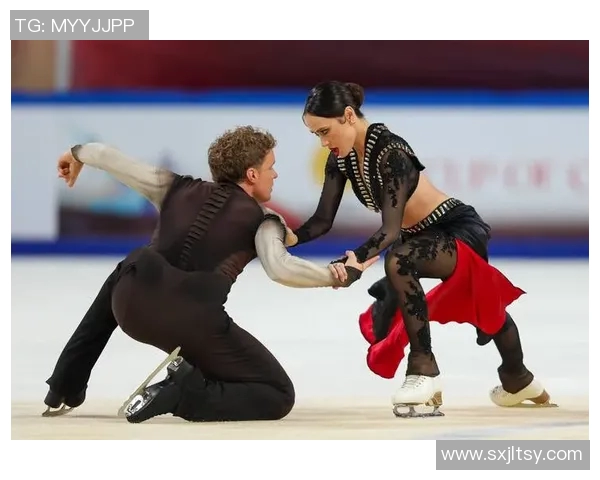 中国滑冰选手在冰面上演绎优雅舞姿展现冰上运动的魅力与激情